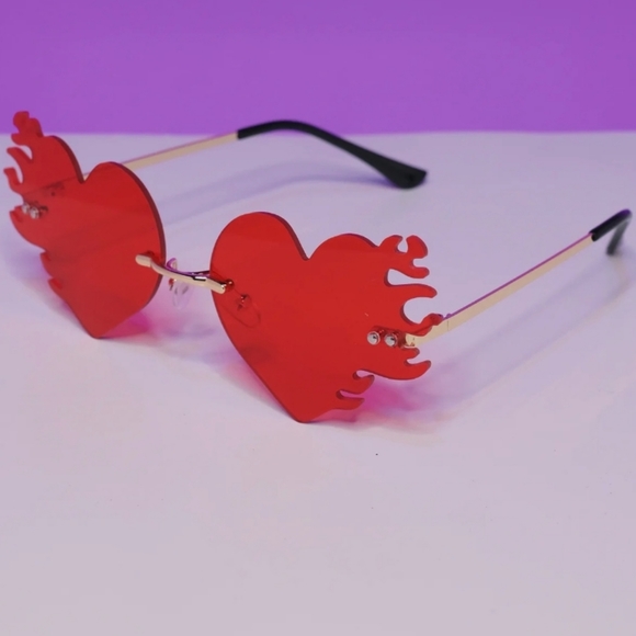 NEW! HEART ON FIRE ❤️ 🔥 Sunglasses. - Picture 2 of 7